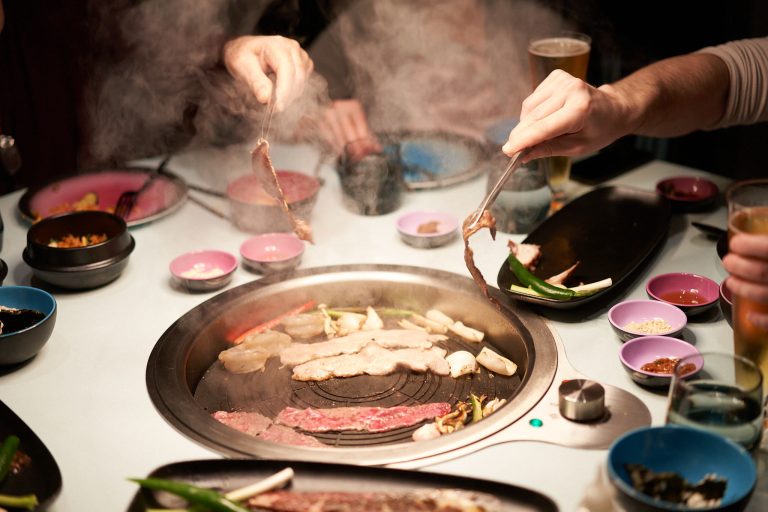 Restaurante Gunbae en Virgin Voyages